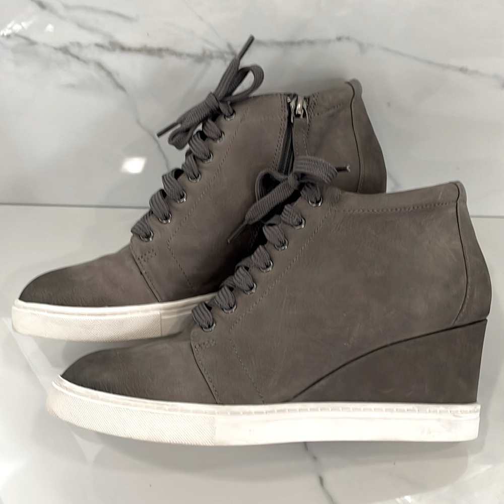 Caslon Leather Gray Sneaker Wedges, Size 7.5